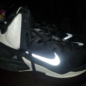 Nike shoes hyper fuse size 14